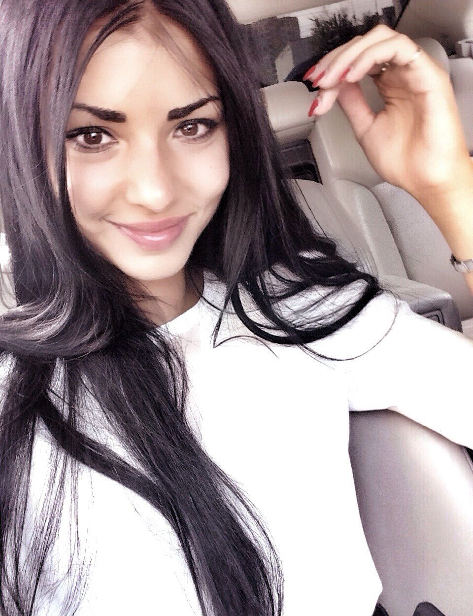 Полненькая брюнеточка из Москвы займется страстным сексом с парнем Полненькая брюнеточка из Москвы займется страстным сексом с парнем